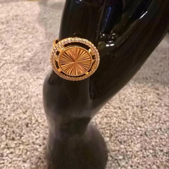 21kgp Dubai Jewelry - Elegant Gold and Silver Women's Ring - Picture 1 of 5